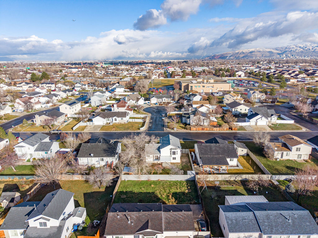 2045 W APPLE FARMS RD West Valley City, UT 84119