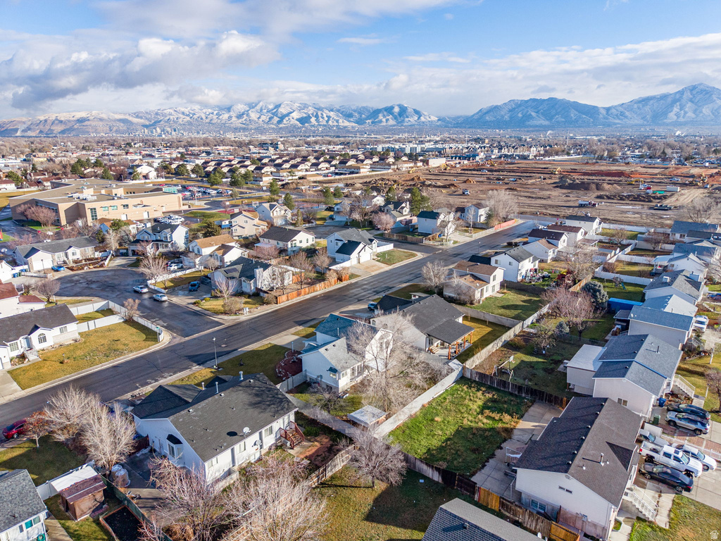 2045 W APPLE FARMS RD West Valley City, UT 84119