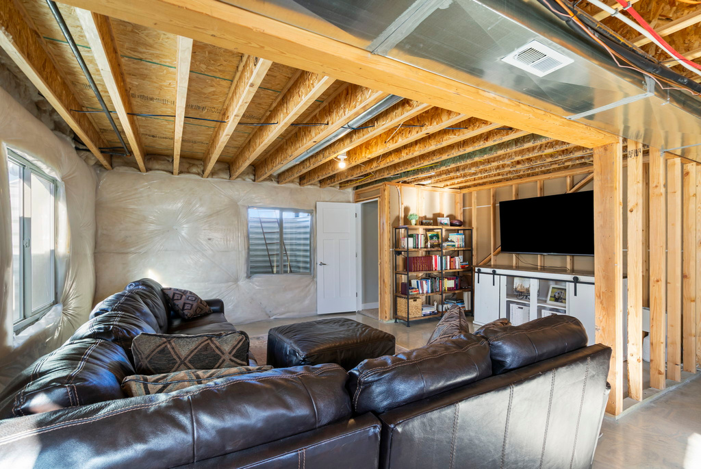 45 W 3155 N Marion, UT 84036