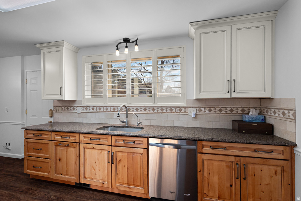 1610 E MOOR DALE LN Holladay, UT 84117