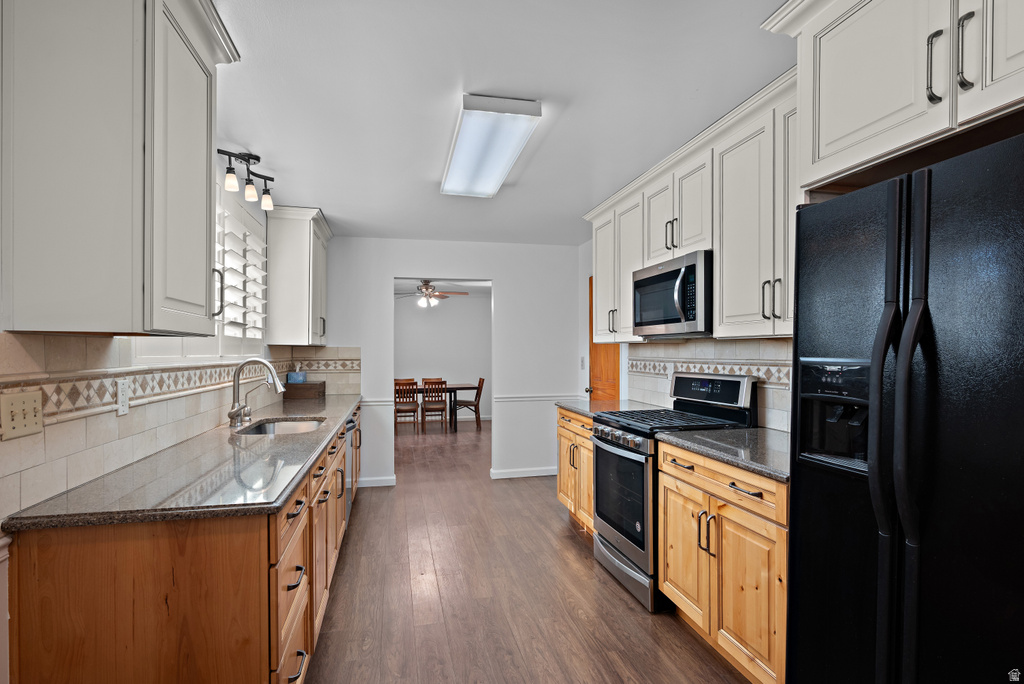 1610 E MOOR DALE LN Holladay, UT 84117