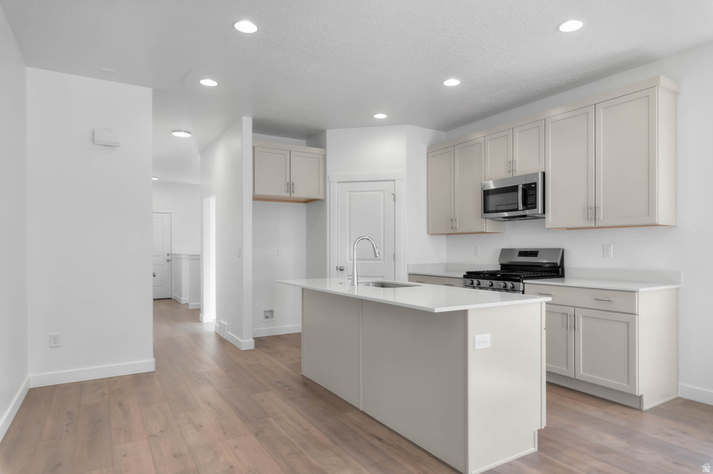 950 W PEREGRINE DR Stansbury Park, UT 84074