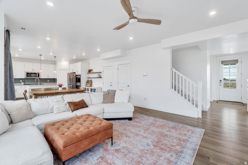 2774 W COASTLINE DR Syracuse, UT 84075