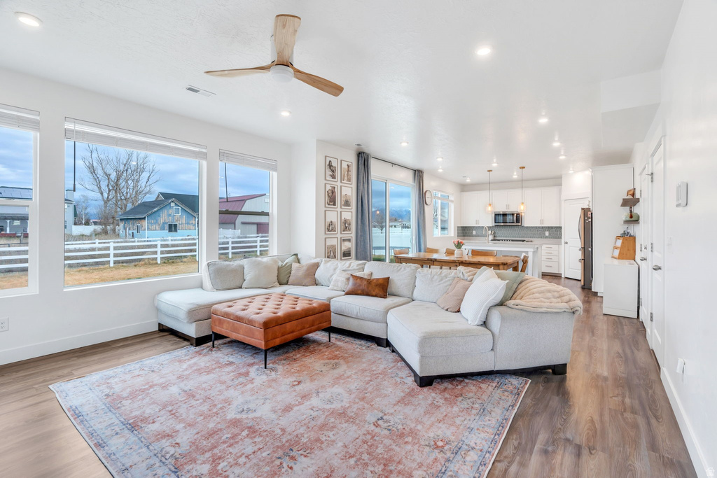 2774 W COASTLINE DR Syracuse, UT 84075