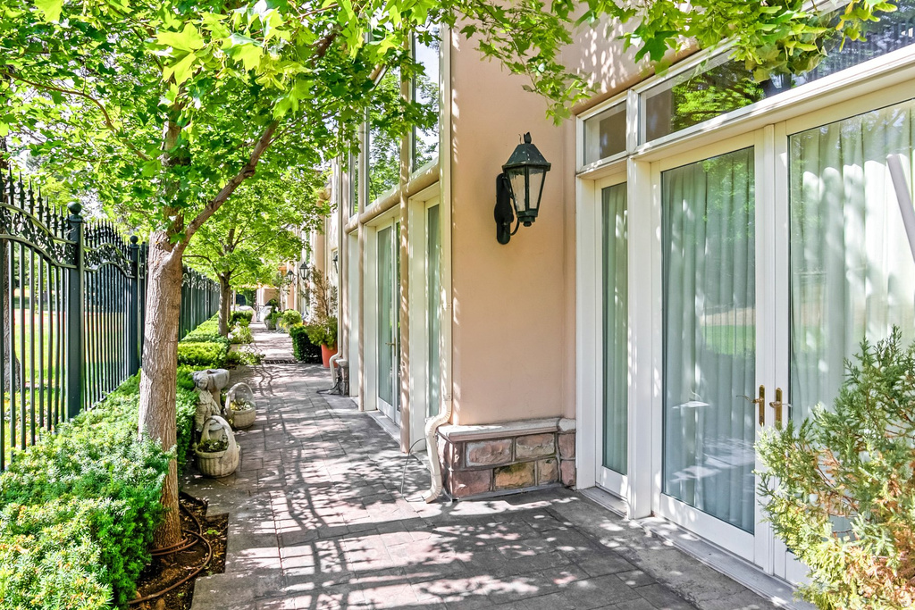 2726 E WASATCH DR #1 Salt Lake City, UT 84108