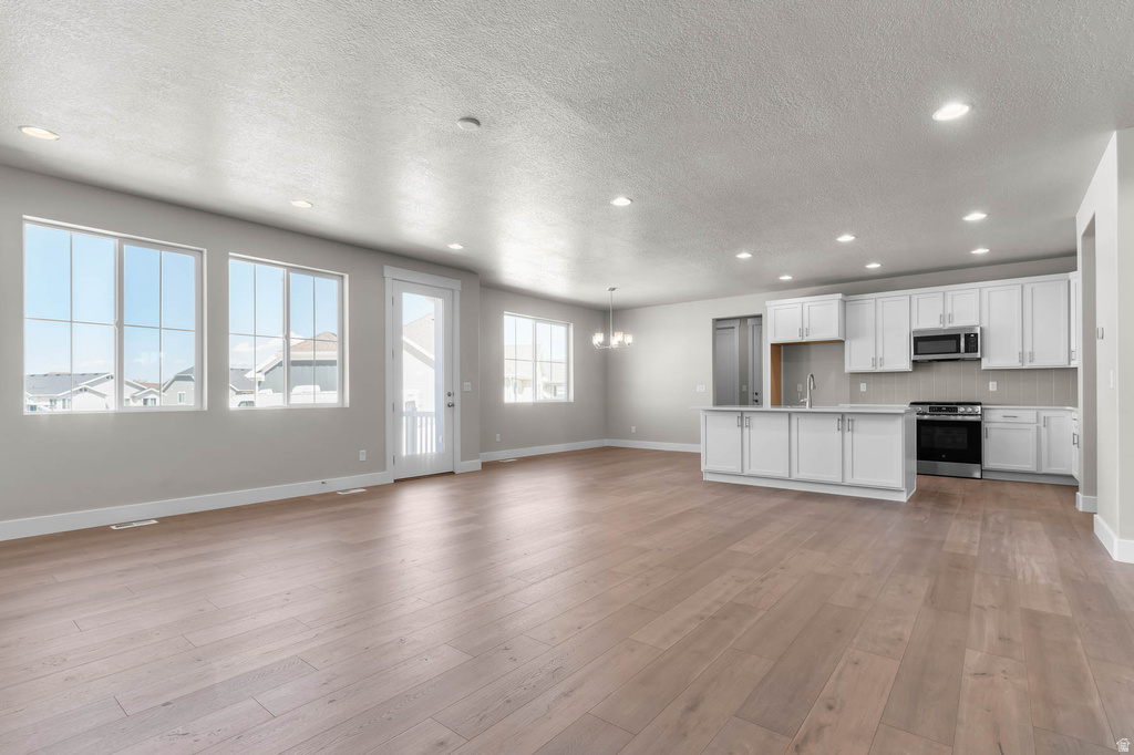 3826 W 2350 N Clinton, UT 84015