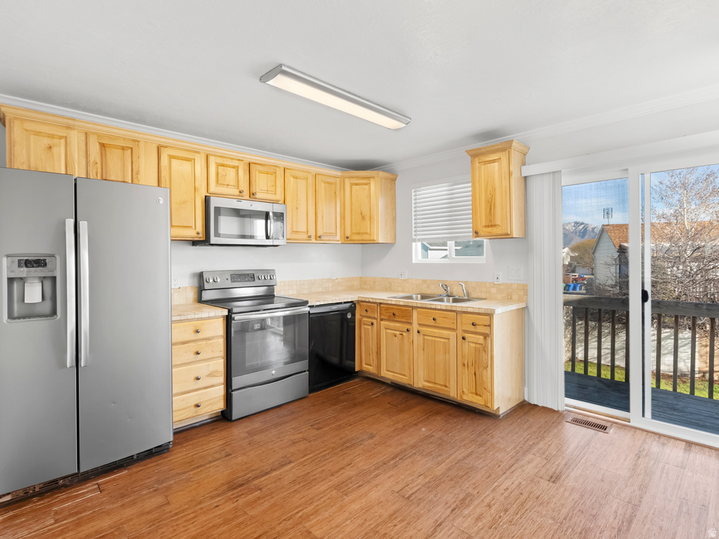 7957 S SHAYLA DR West Jordan, UT 84088