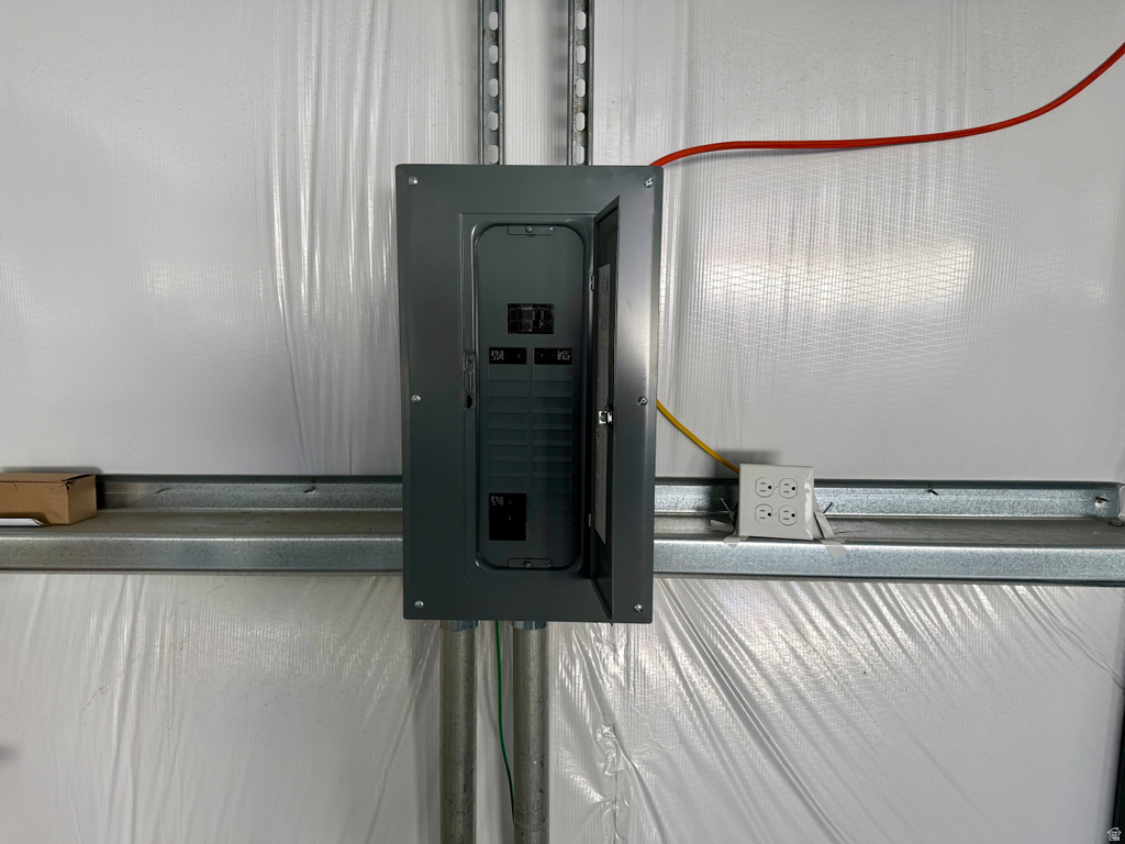 1395 N 1350 W Farr West, UT 84404