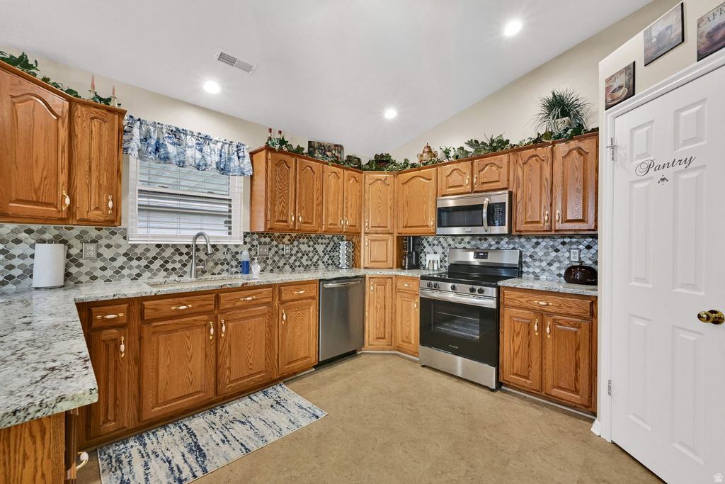 903 W 1730 N Clinton, UT 84015