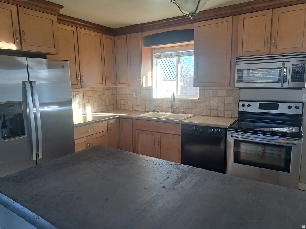 1012 N 3000 W Maeser, UT 84078