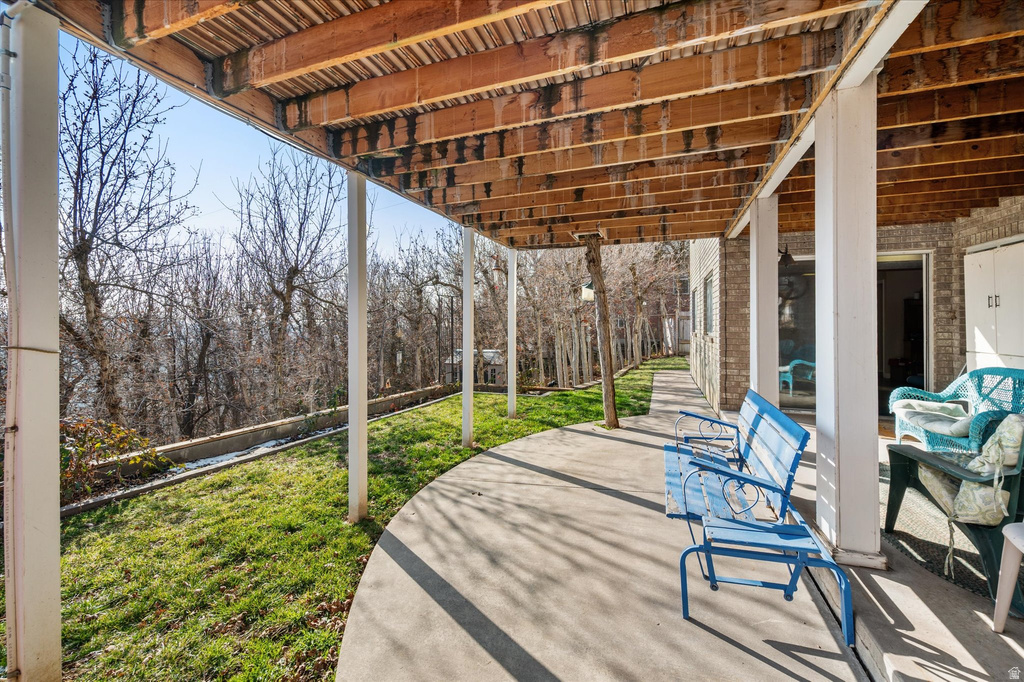 2222 E ROLLING OAKS LN Layton, UT 84040