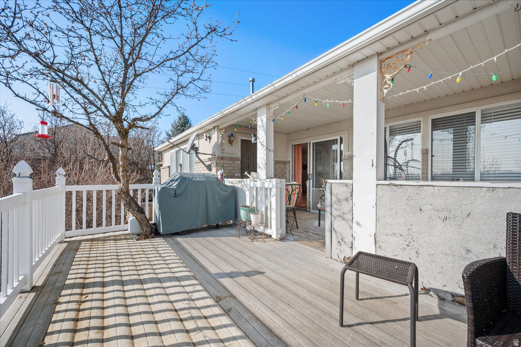 2222 E ROLLING OAKS LN Layton, UT 84040