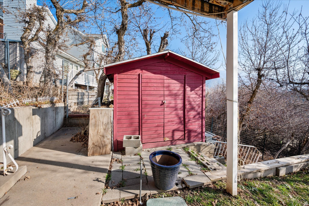 2222 E ROLLING OAKS LN Layton, UT 84040