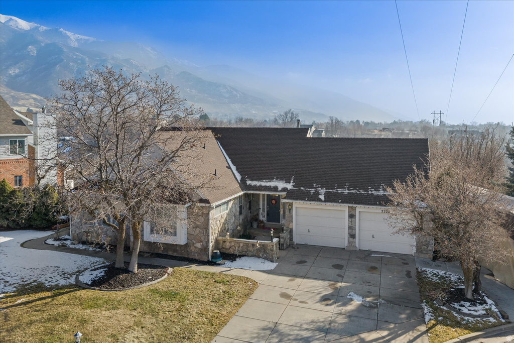 2222 E ROLLING OAKS LN Layton, UT 84040
