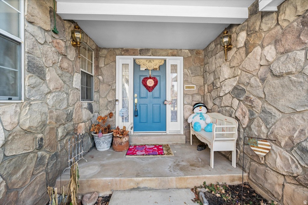 2222 E ROLLING OAKS LN Layton, UT 84040