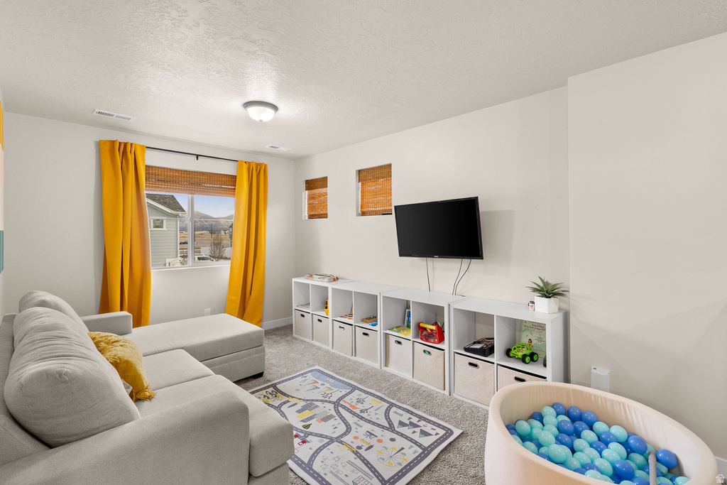 2052 W LYDIA LN Syracuse, UT 84075