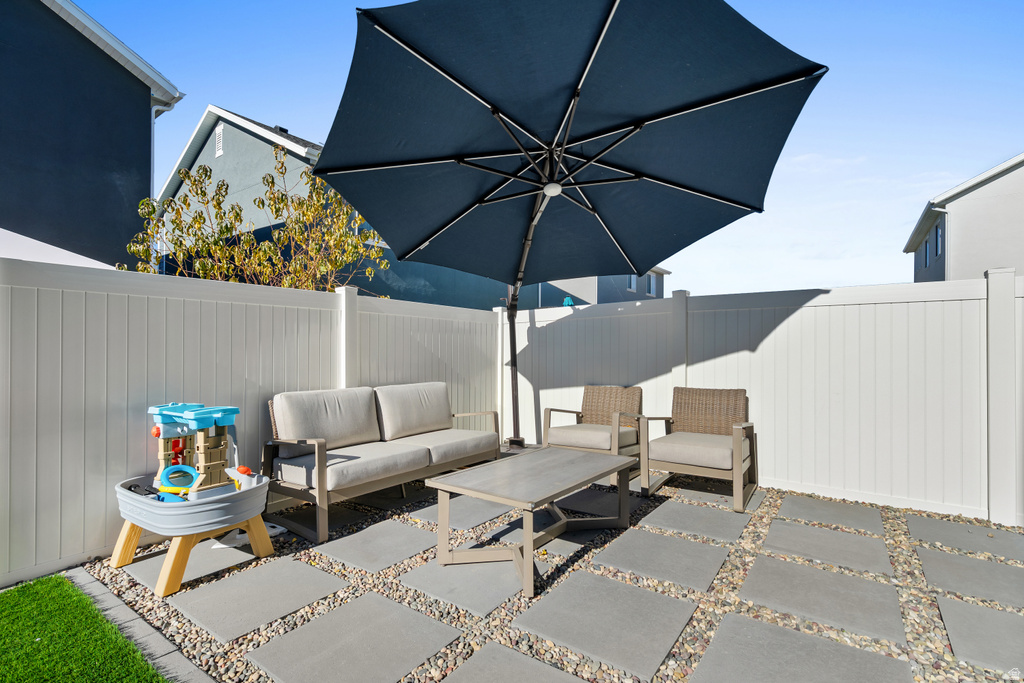 2052 W LYDIA LN Syracuse, UT 84075