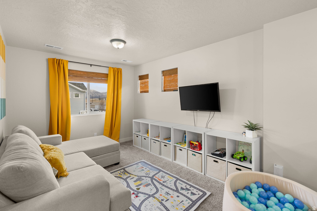 2052 W LYDIA LN Syracuse, UT 84075