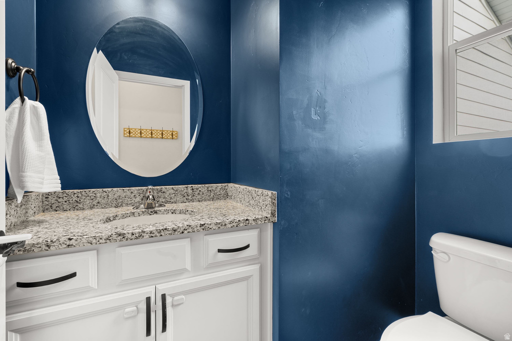 2052 W LYDIA LN Syracuse, UT 84075