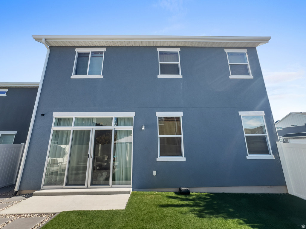 2052 W LYDIA LN Syracuse, UT 84075