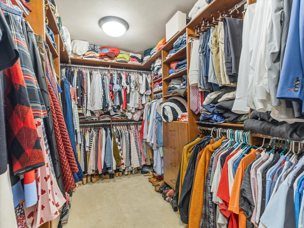 1074 E BLACK FOREST DR Sandy, UT 84094