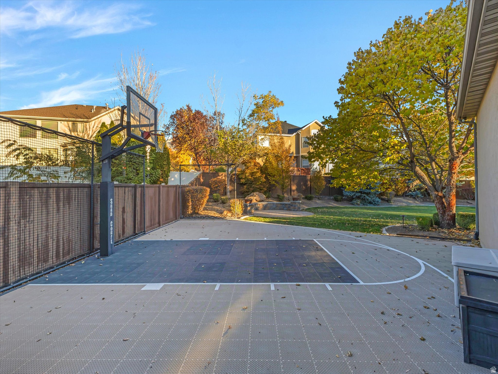 1074 E BLACK FOREST DR Sandy, UT 84094