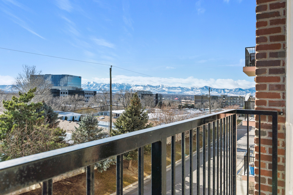 170 W ALBION VILLAGE WAY #202 Sandy, UT 84070