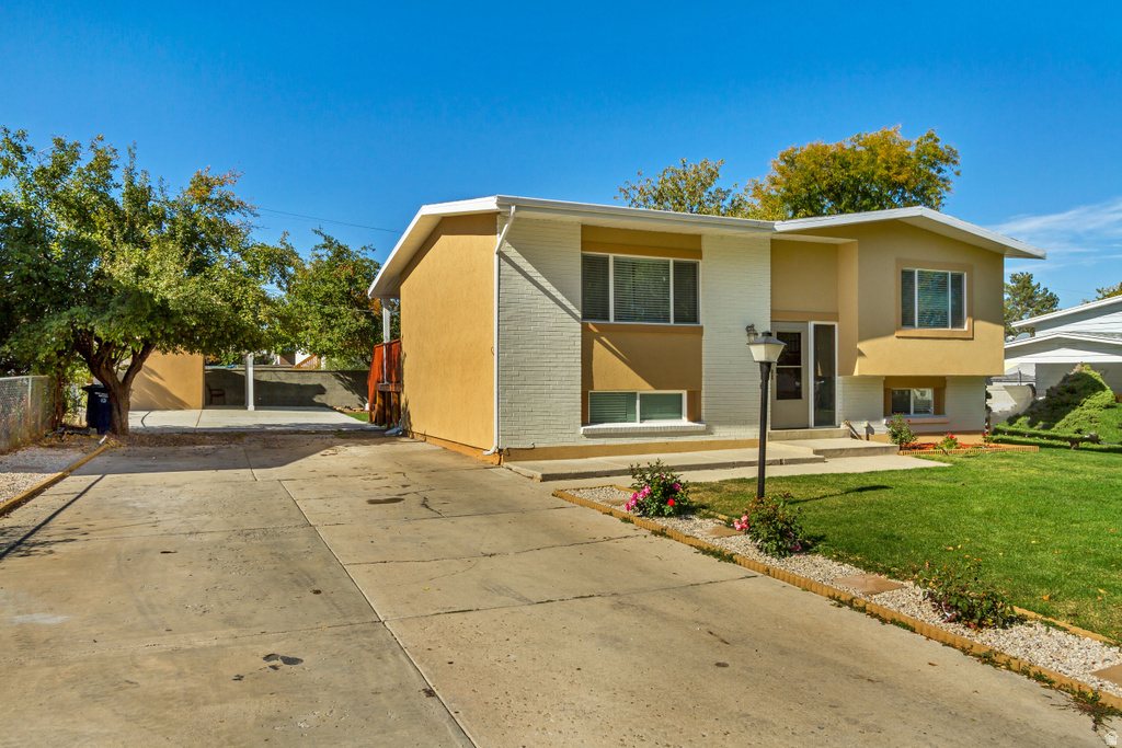 3914 S MANHATTEN DR West Valley City, UT 84120