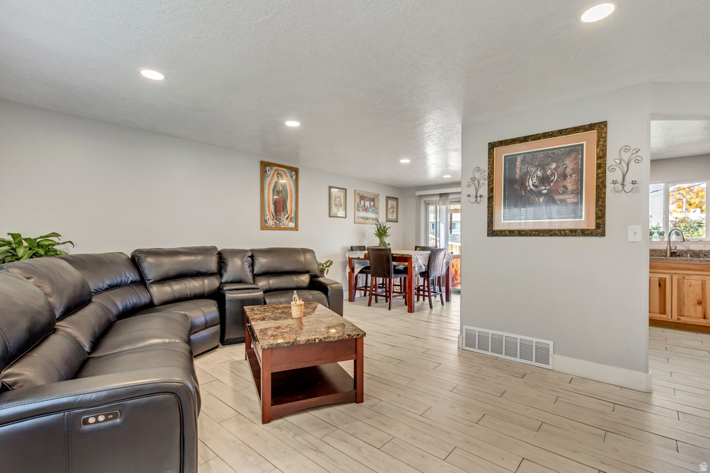 3914 S MANHATTEN DR West Valley City, UT 84120