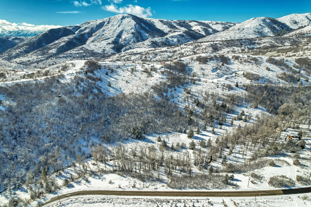 2727  EVERGREEN DR Huntsville, UT 84317