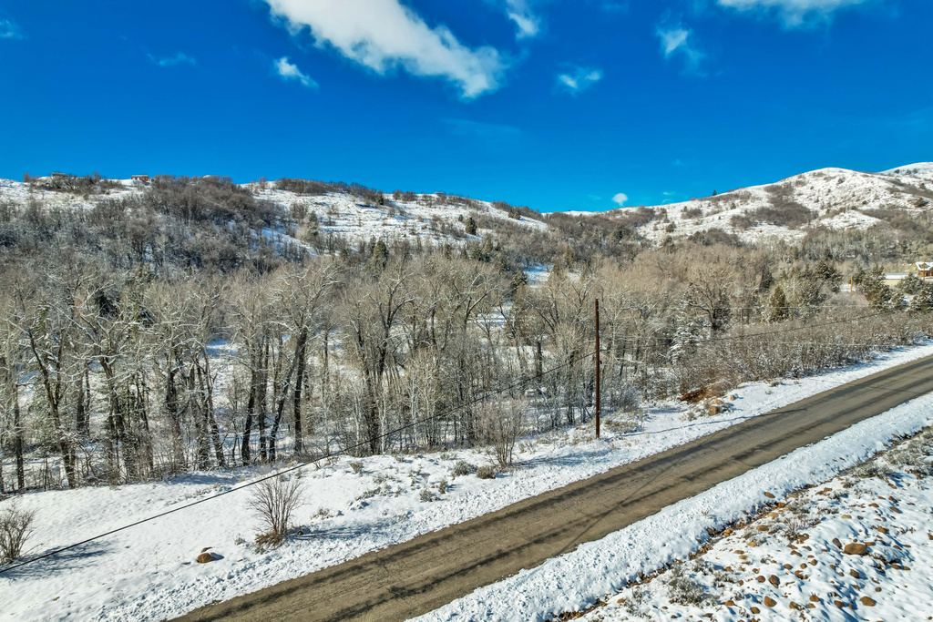 2727  EVERGREEN DR Huntsville, UT 84317