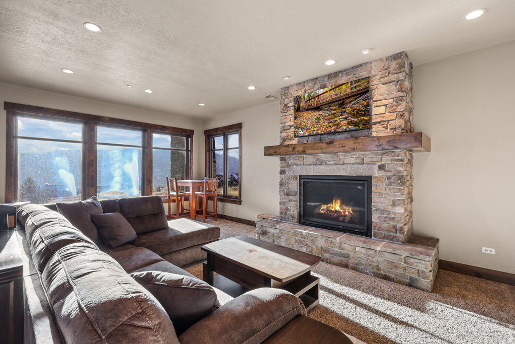 4012 N ELKRIDGE TRL #101 Eden, UT 84310