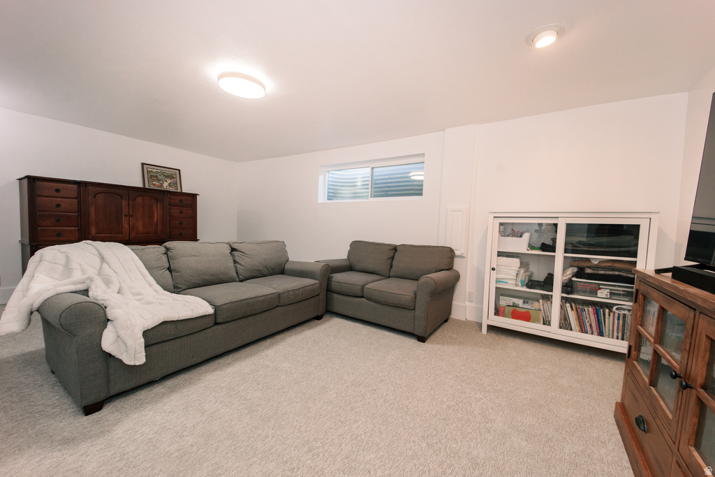 935 W 360 RES Orem, UT 84058