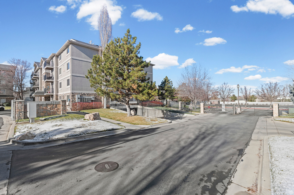 1205 E PRIVET DR #101 Cottonwood Heights, UT 84121