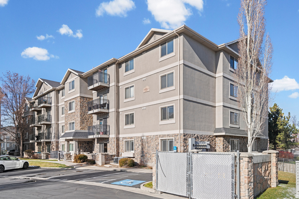 1205 E PRIVET DR #101 Cottonwood Heights, UT 84121