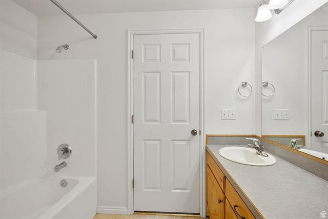 100 MOUNTAIN VIEW DR McCammon, ID 83250