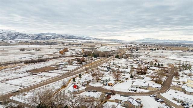 100 MOUNTAIN VIEW DR McCammon, ID 83250