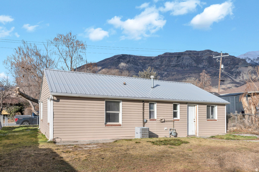 240 GROVE CREEK DR Pleasant Grove, UT 84062