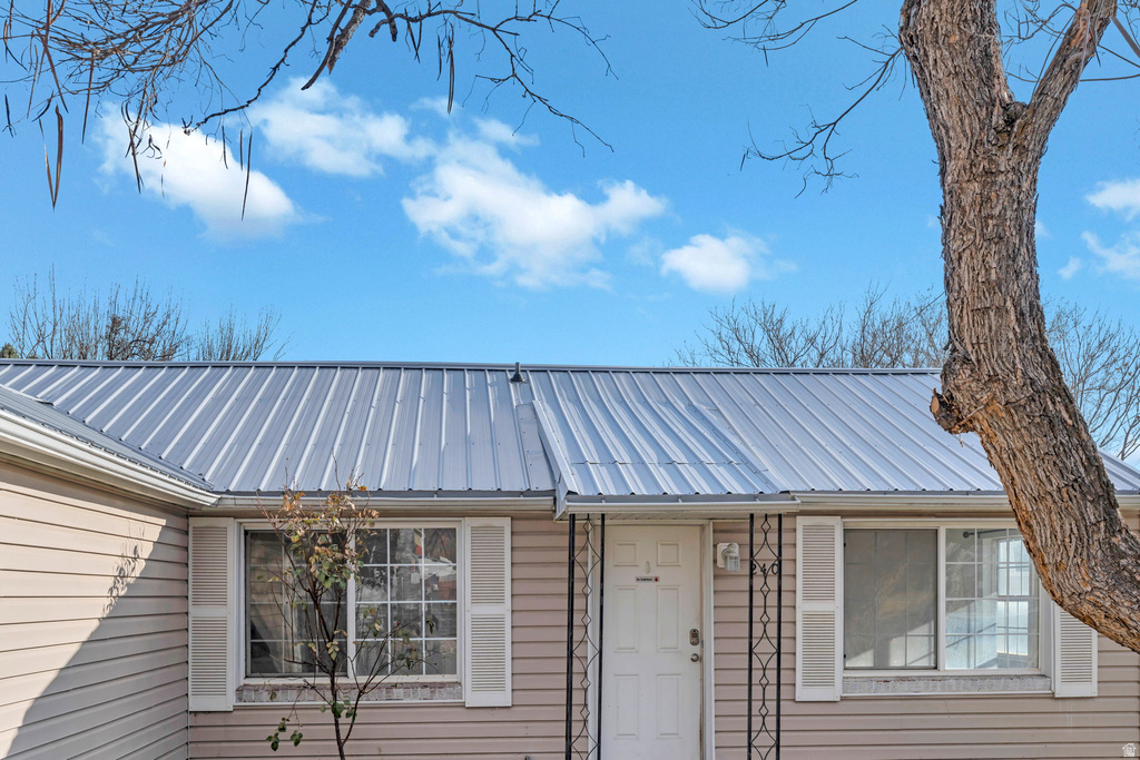 240 GROVE CREEK DR Pleasant Grove, UT 84062