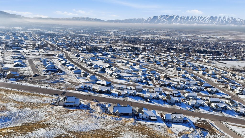 907 E 630 N Hyde Park, UT 84318