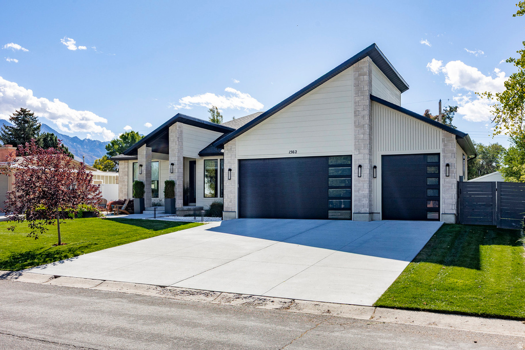 1562 E LONE PEAK DR Holladay, UT 84117