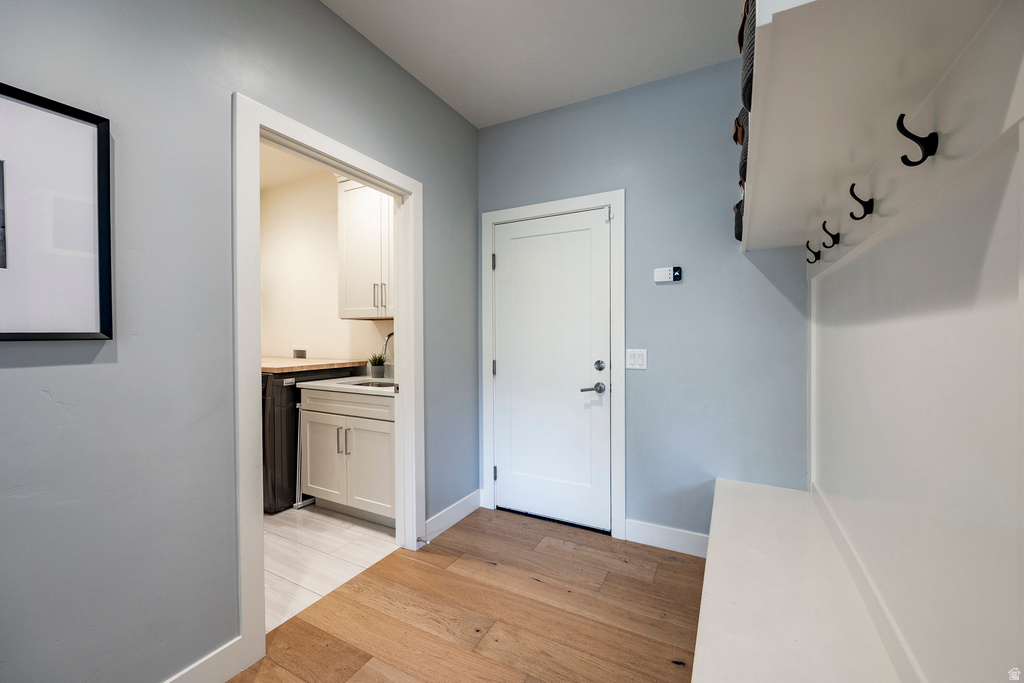 1562 E LONE PEAK DR Holladay, UT 84117