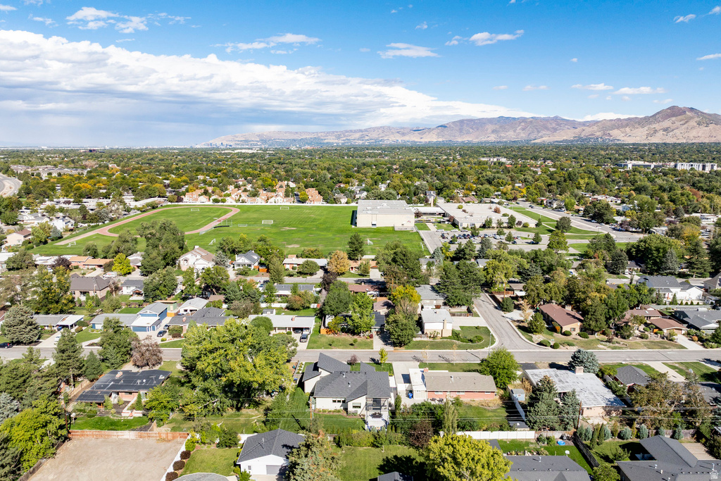 1562 E LONE PEAK DR Holladay, UT 84117