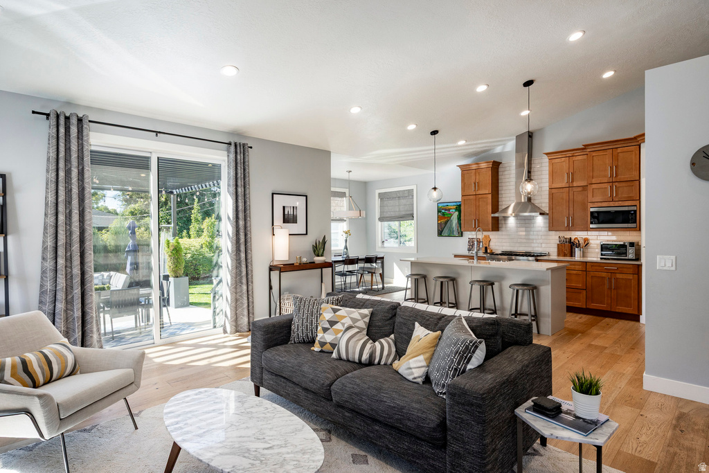 1562 E LONE PEAK DR Holladay, UT 84117