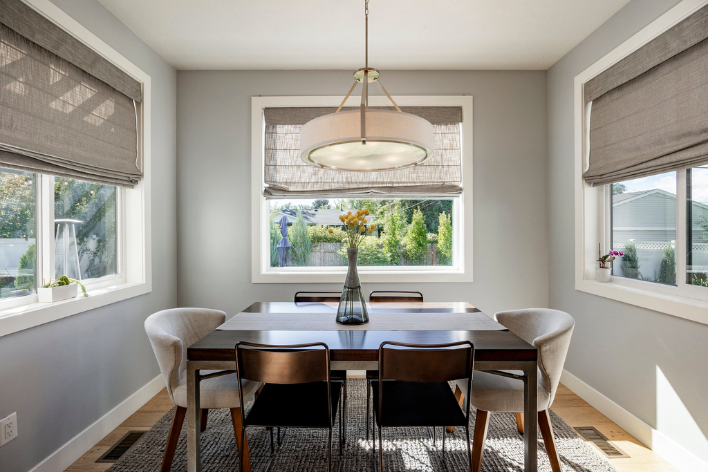 1562 E LONE PEAK DR Holladay, UT 84117