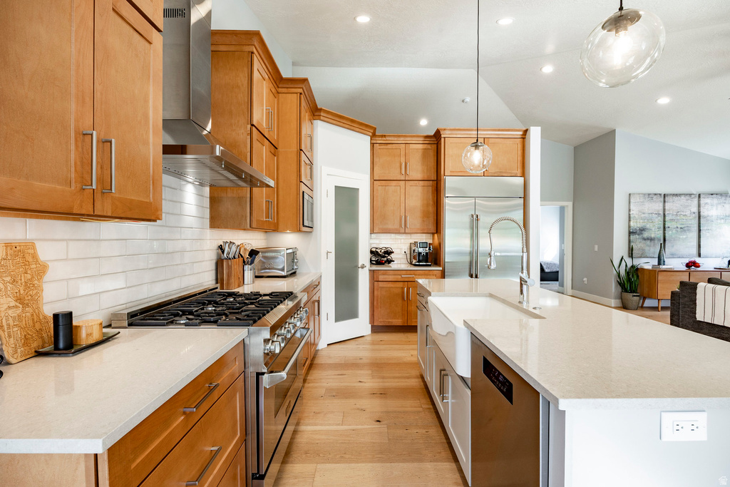 1562 E LONE PEAK DR Holladay, UT 84117