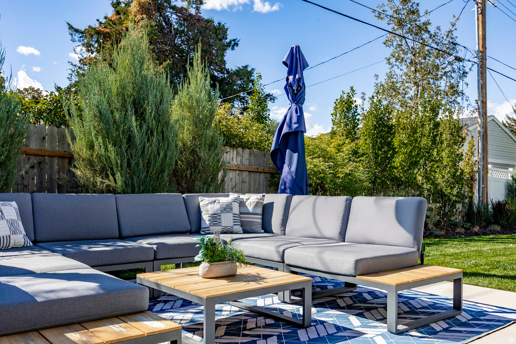 1562 E LONE PEAK DR Holladay, UT 84117