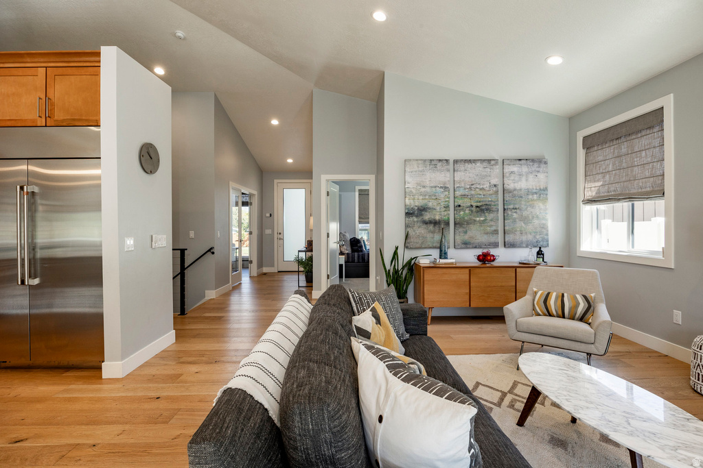 1562 E LONE PEAK DR Holladay, UT 84117