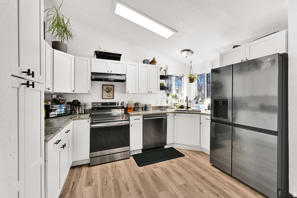 1687 S KYLEE LN Ogden, UT 84404