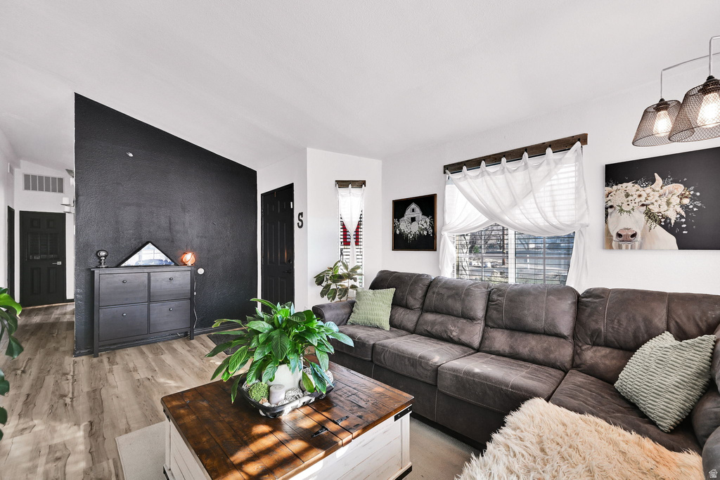 1687 S KYLEE LN Ogden, UT 84404